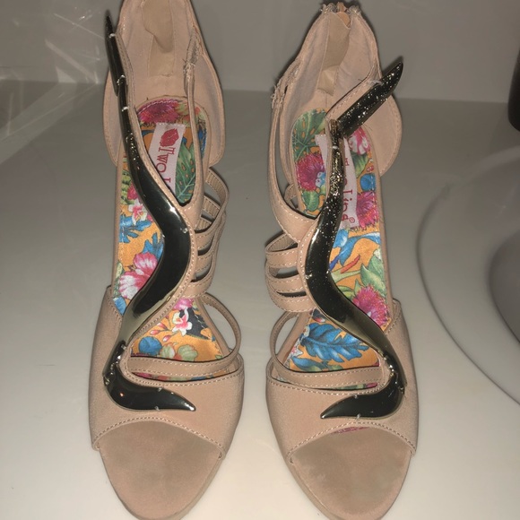 Heels - Picture 2 of 5